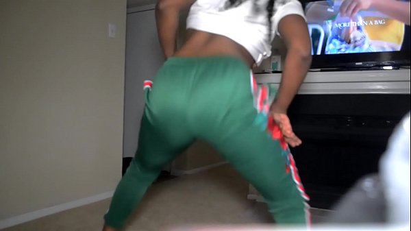 sisters cant stop twerking and get butt naked