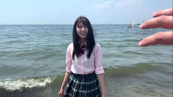 ハメ撮り　海でデートした後ラブホでハメ撮りセックス。おじさんと濃厚なキス。フェラチオのテクニックがエロい。手マンされてめちゃくちゃ気持ちよさそう。正常位で感じまくり。